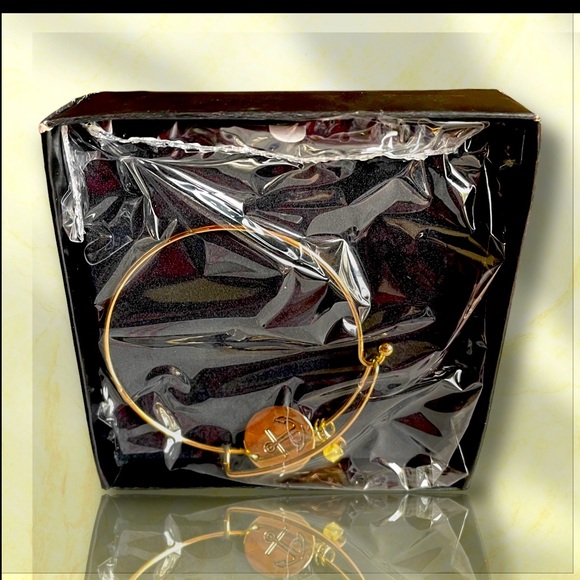 2015 Avon Precious Charms Bracelet “Anchor” - Picture 2 of 5